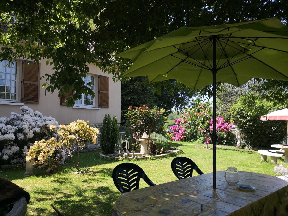 Bed and Breakfast Au Jardin Fleuri Secondigny Exterior foto