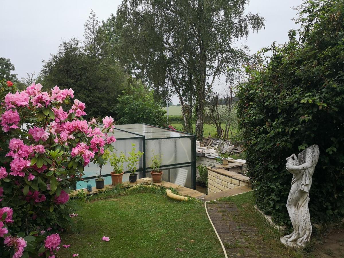 Bed and Breakfast Au Jardin Fleuri Secondigny Exterior foto