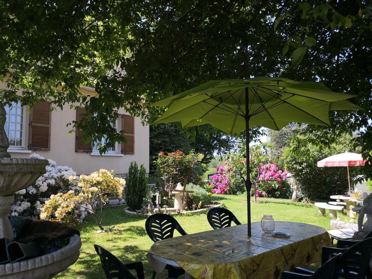 Bed and Breakfast Au Jardin Fleuri Secondigny Exterior foto